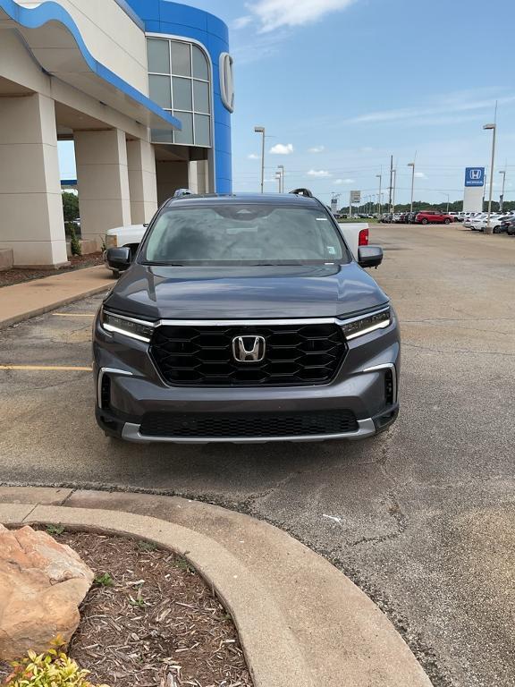 new 2025 Honda Pilot car, priced at $50,378