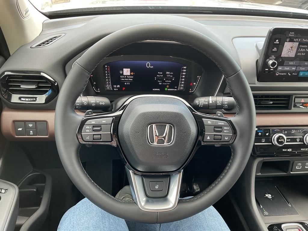 new 2025 Honda Pilot car, priced at $50,378