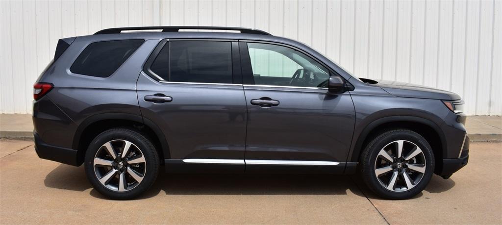 new 2025 Honda Pilot car, priced at $54,530