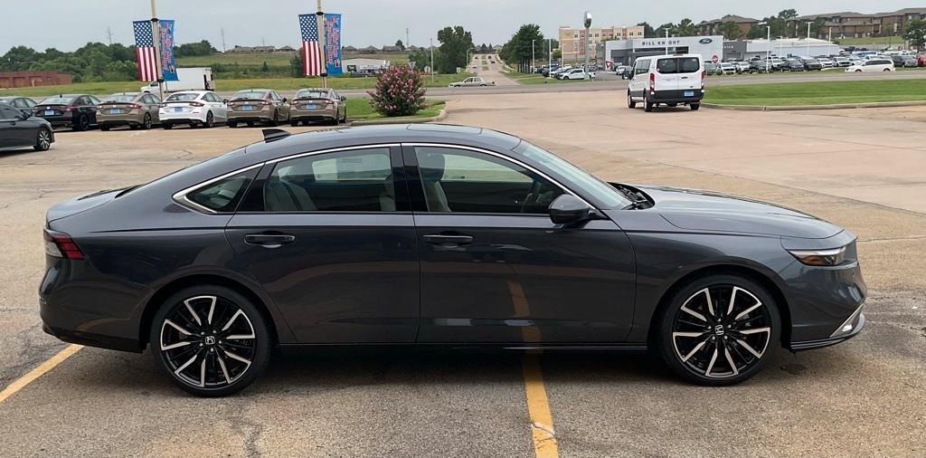 new 2025 Honda Accord Hybrid car, priced at $37,821