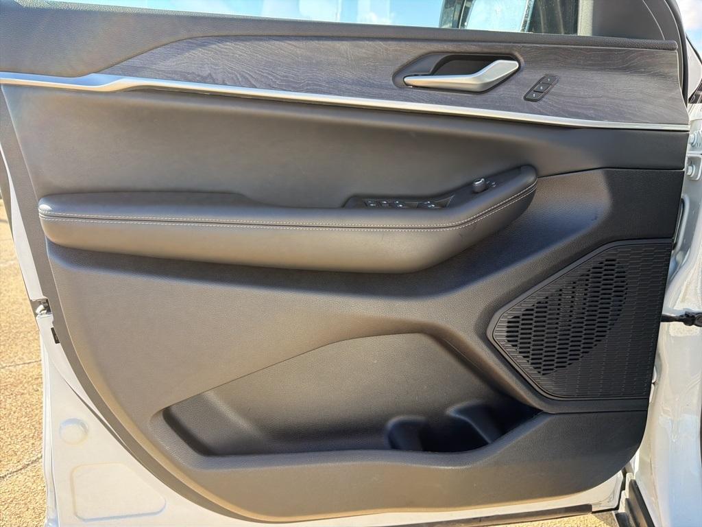 used 2024 Jeep Grand Cherokee L car, priced at $34,542