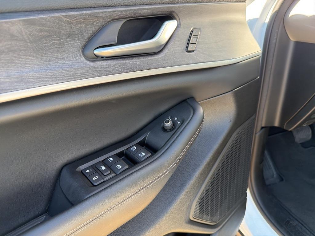 used 2024 Jeep Grand Cherokee L car, priced at $34,542