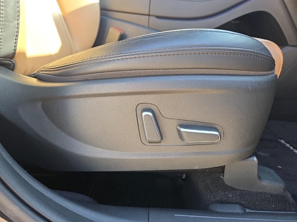 used 2023 Hyundai Santa Fe car, priced at $21,600