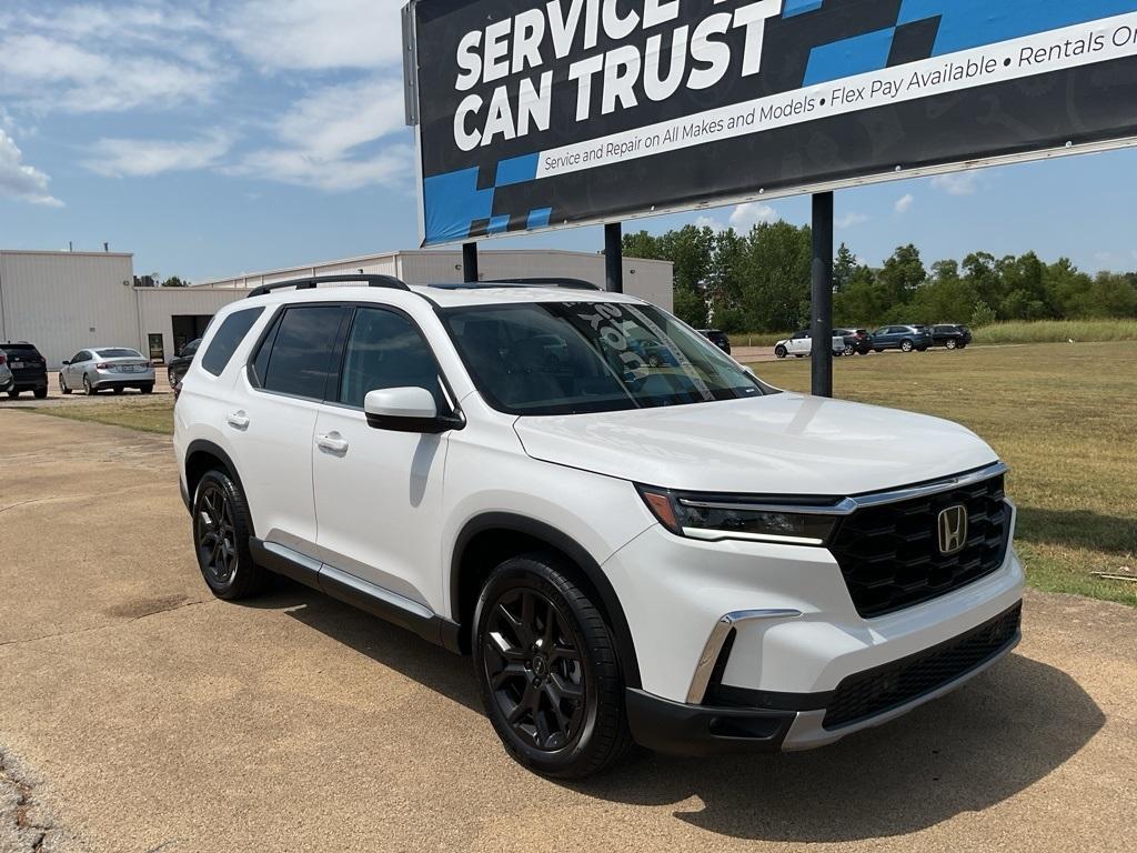 new 2025 Honda Pilot car, priced at $47,783