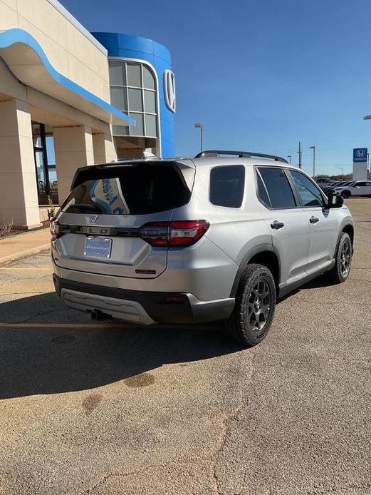 new 2025 Honda Pilot car, priced at $50,495