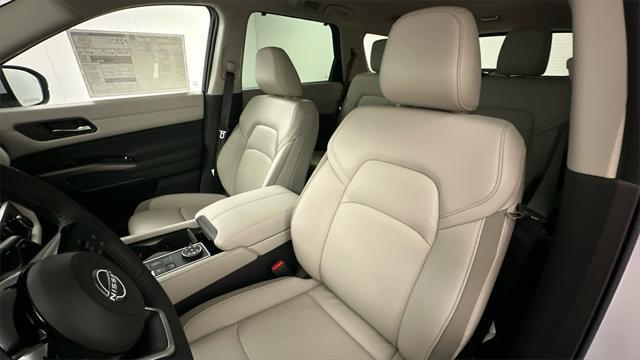 new 2025 Nissan Pathfinder car, priced at $42,015