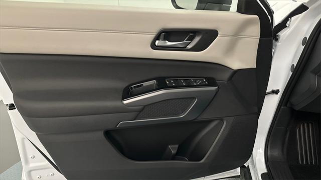 new 2025 Nissan Pathfinder car, priced at $42,015