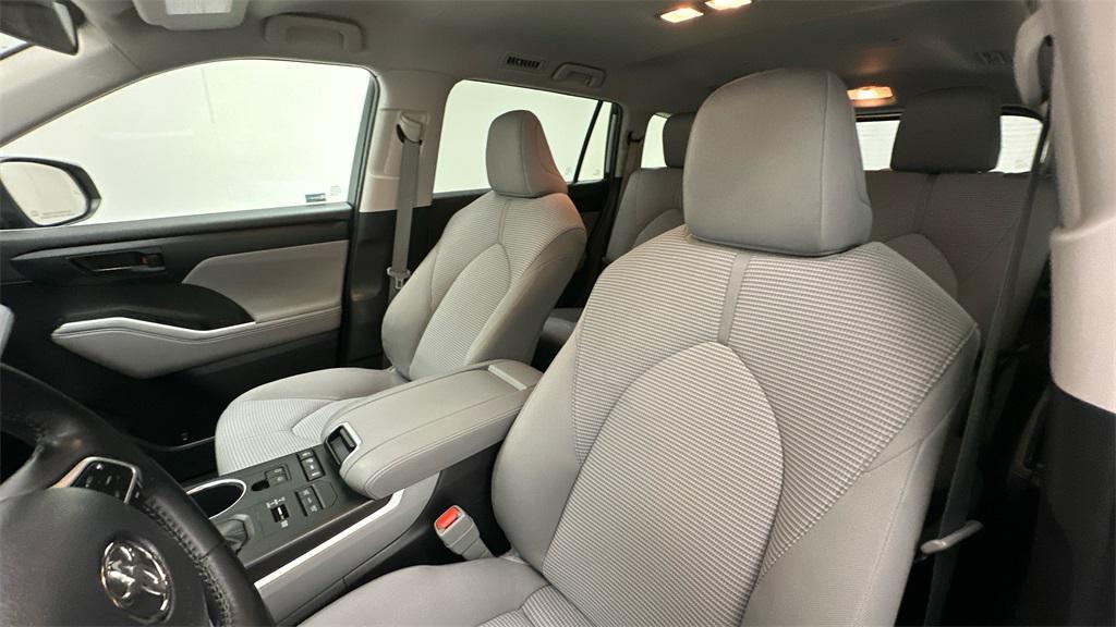 used 2022 Toyota Highlander car, priced at $30,998
