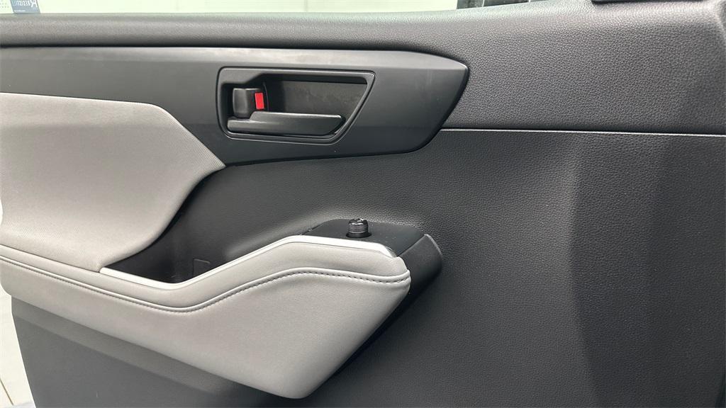 used 2022 Toyota Highlander car, priced at $30,998