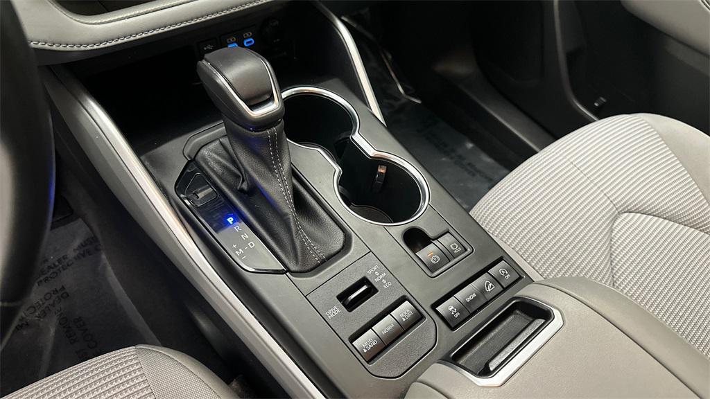 used 2022 Toyota Highlander car, priced at $30,998