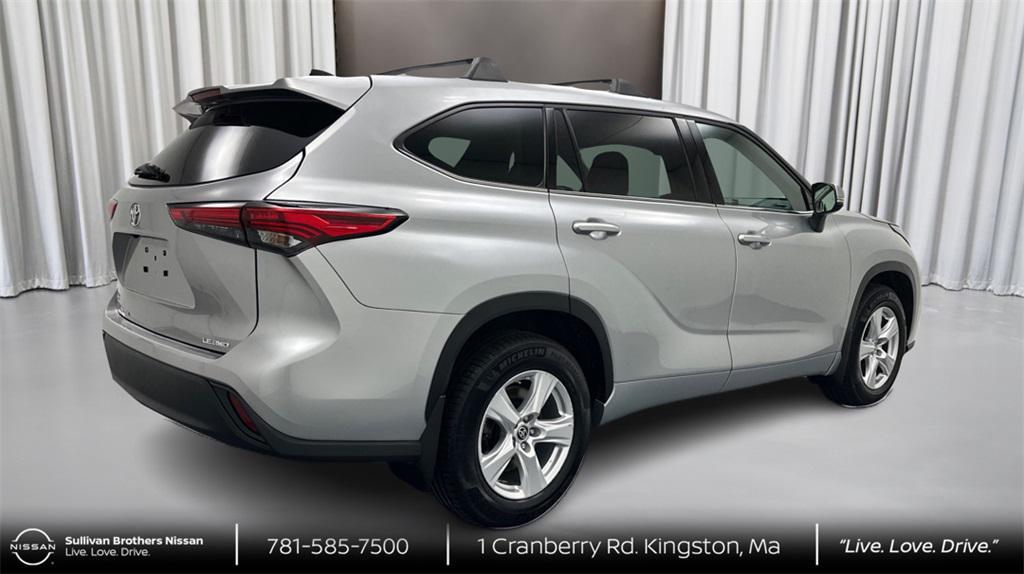used 2022 Toyota Highlander car, priced at $30,998