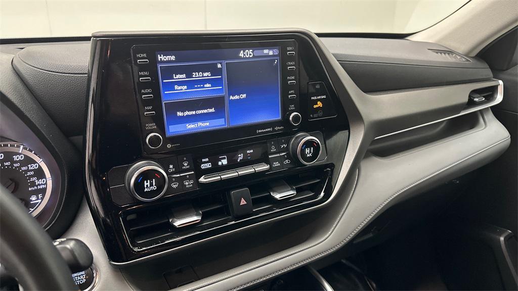 used 2022 Toyota Highlander car, priced at $30,998