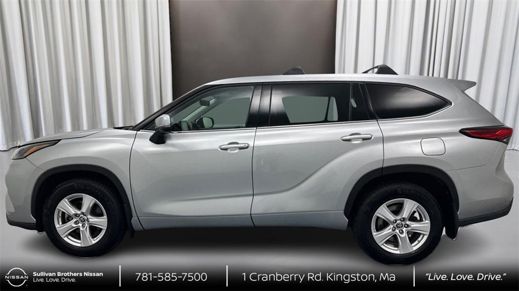 used 2022 Toyota Highlander car, priced at $30,998