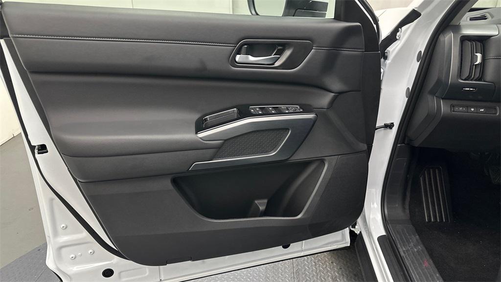 new 2025 Nissan Pathfinder car, priced at $44,050