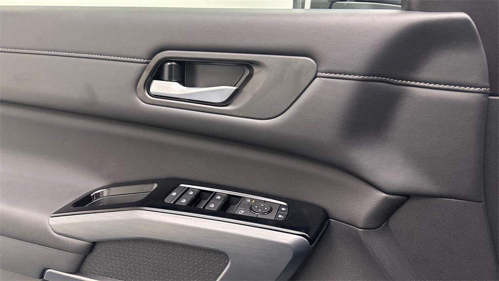 new 2025 Nissan Pathfinder car, priced at $44,050