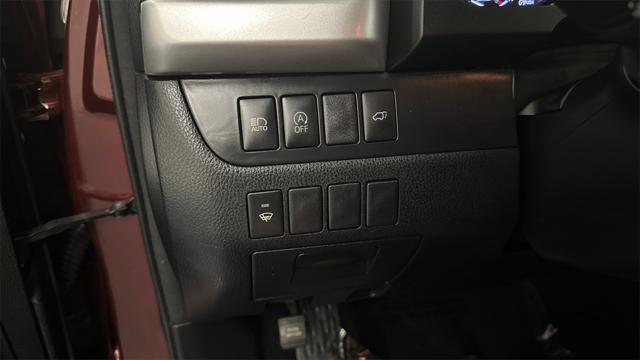 used 2018 Toyota Highlander car, priced at $23,998