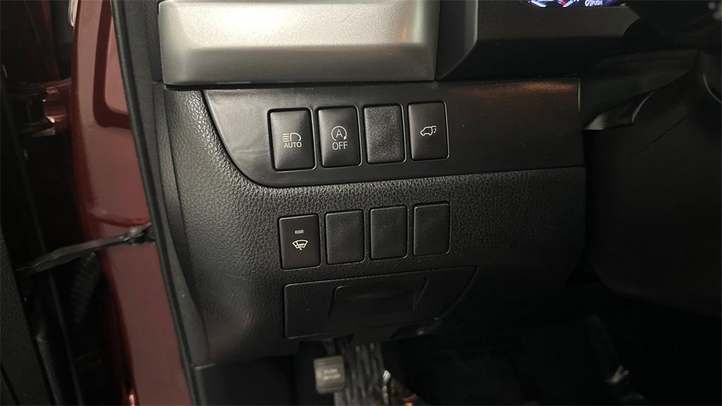 used 2018 Toyota Highlander car, priced at $22,487