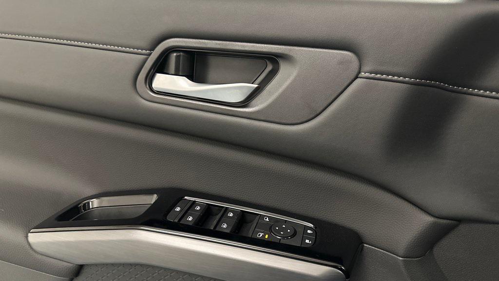 new 2025 Nissan Pathfinder car, priced at $41,845