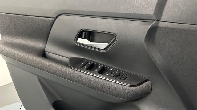 new 2025 Nissan Kicks car, priced at $26,680