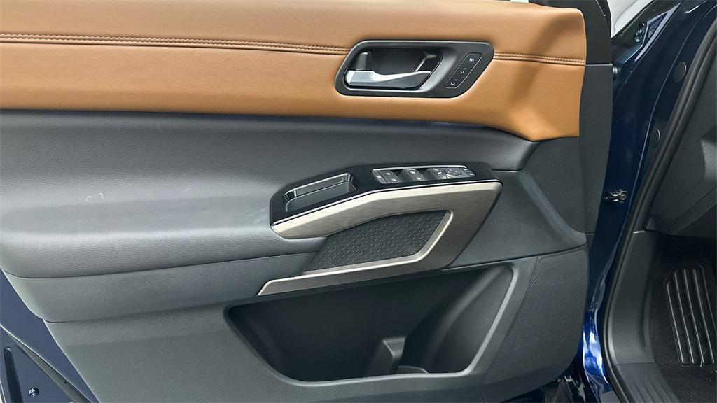 new 2025 Nissan Pathfinder car, priced at $47,360