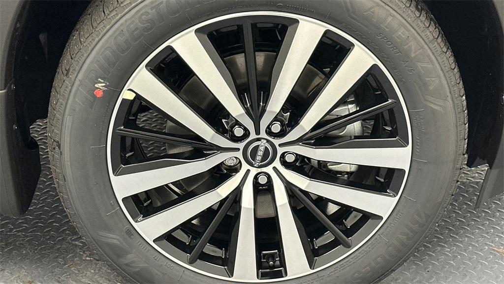 new 2025 Nissan Pathfinder car, priced at $47,360