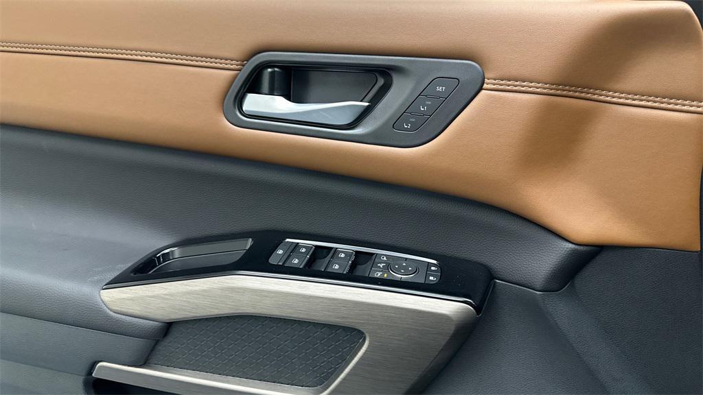 new 2025 Nissan Pathfinder car, priced at $47,360