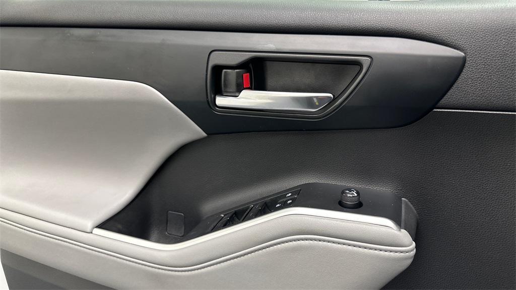 used 2022 Toyota Highlander car, priced at $39,768