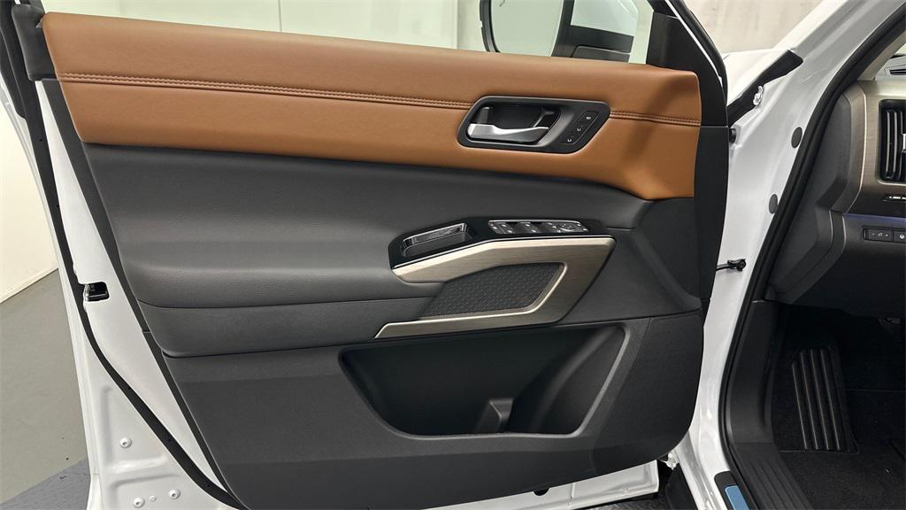 new 2025 Nissan Pathfinder car, priced at $50,950