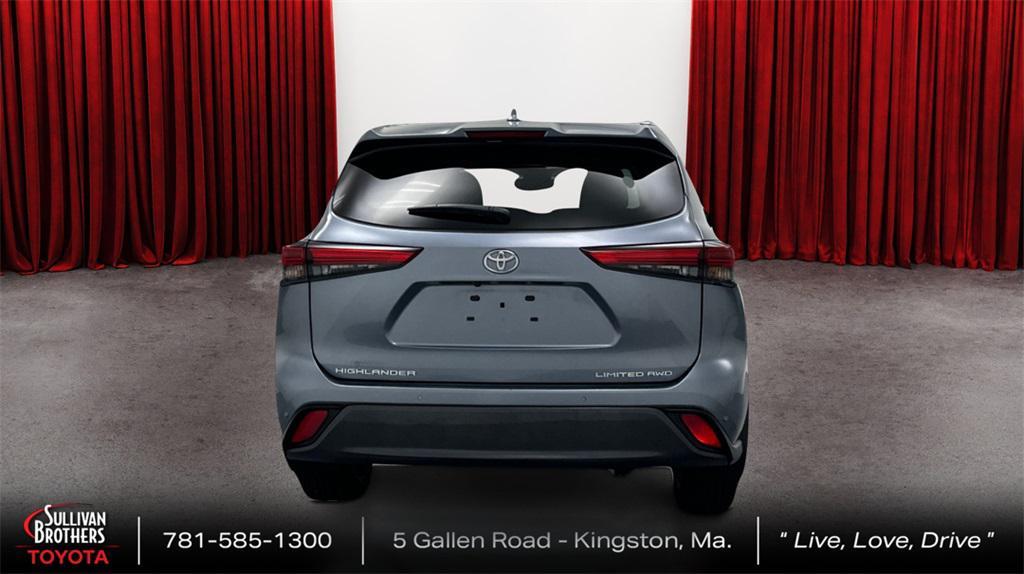 used 2023 Toyota Highlander car, priced at $41,998