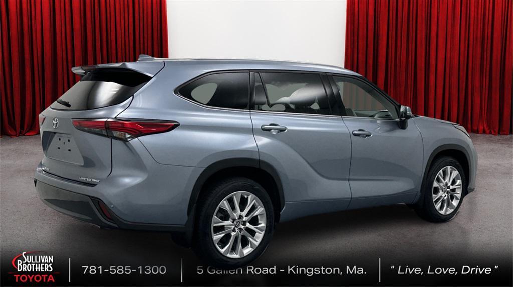 used 2023 Toyota Highlander car, priced at $41,998