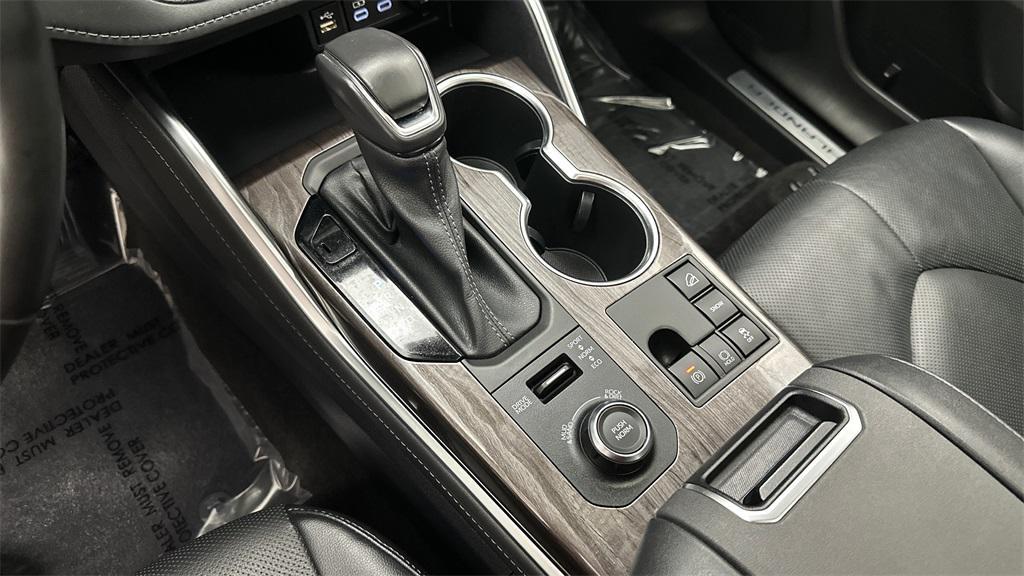 used 2023 Toyota Highlander car, priced at $41,998