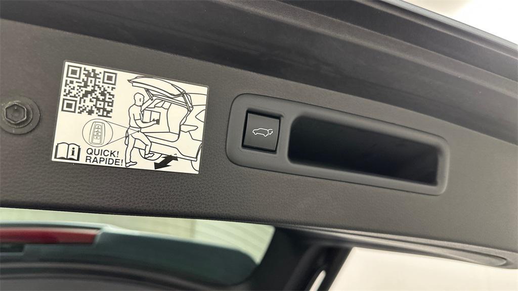 used 2023 Toyota Highlander car, priced at $41,998