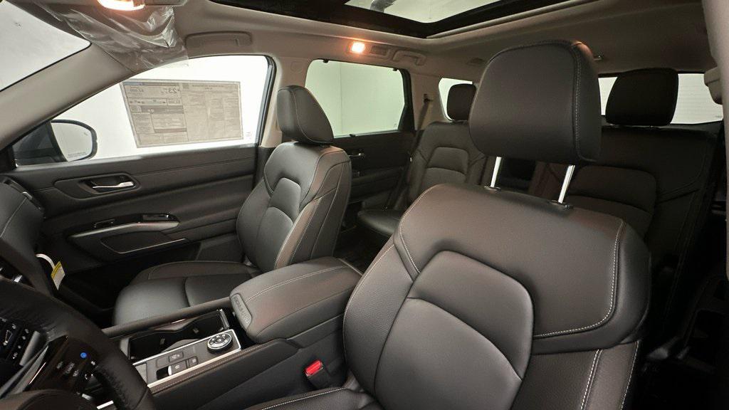 new 2025 Nissan Pathfinder car, priced at $40,785