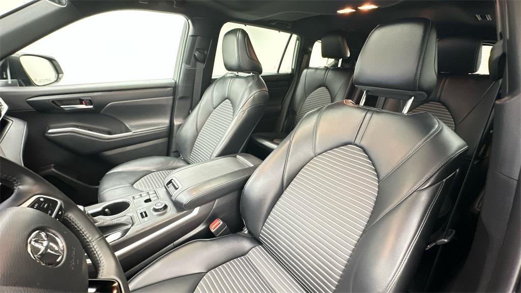 used 2023 Toyota Highlander car, priced at $40,786