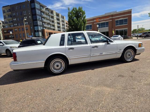 used 1993 Lincoln Town Car car, priced at $9,800