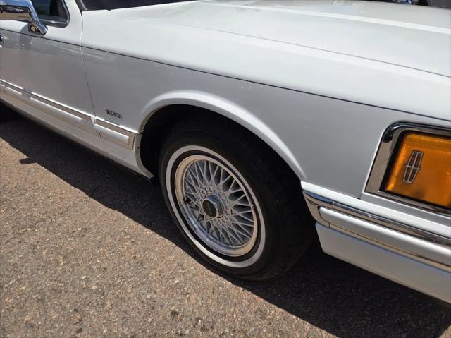 used 1993 Lincoln Town Car car, priced at $9,800