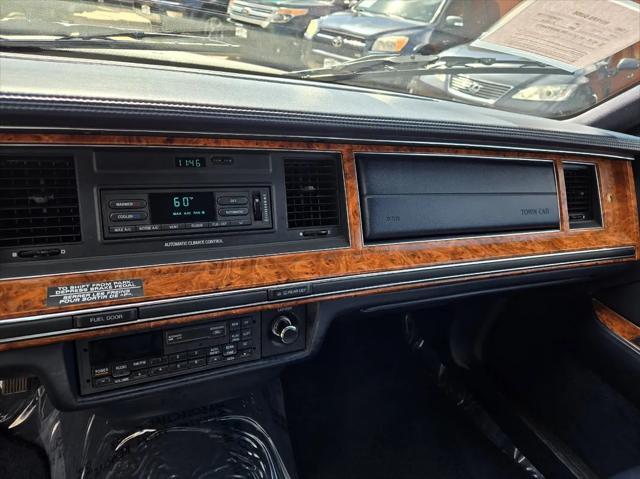 used 1993 Lincoln Town Car car, priced at $9,800