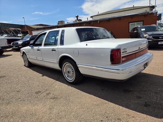 used 1993 Lincoln Town Car car, priced at $9,800