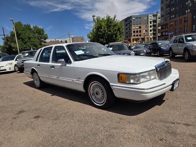 used 1993 Lincoln Town Car car, priced at $9,800