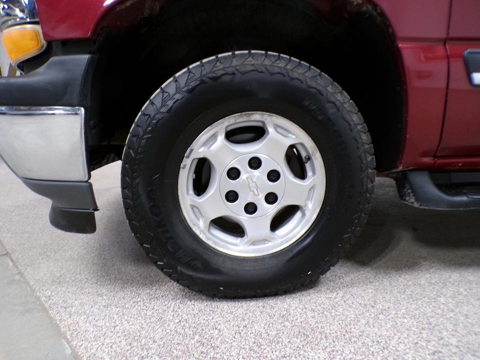 used 2005 Chevrolet Suburban car, priced at $5,995