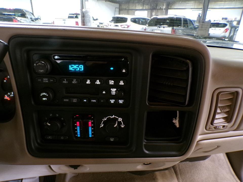 used 2005 Chevrolet Suburban car, priced at $5,995