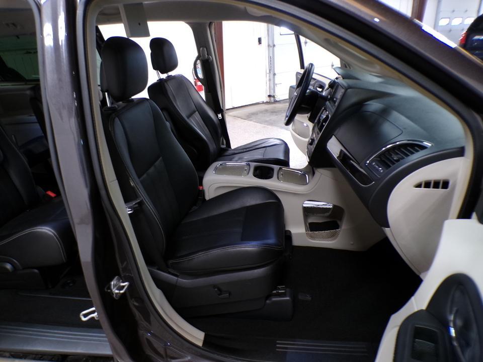 used 2015 Chrysler Town & Country car