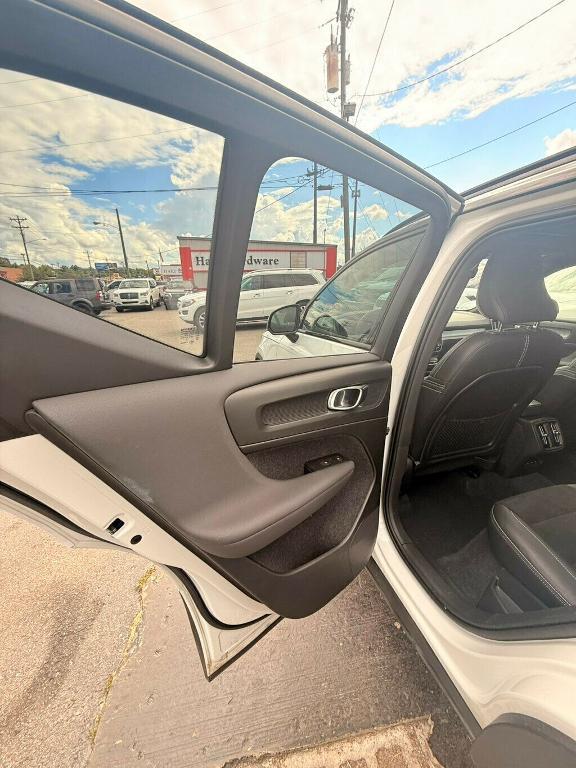 used 2021 Volvo XC40 car, priced at $30,881
