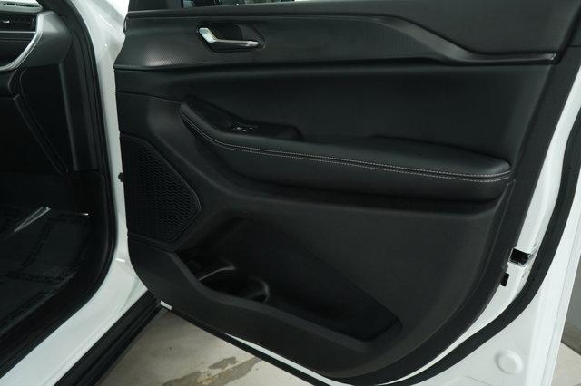 used 2024 Jeep Grand Cherokee car, priced at $39,998