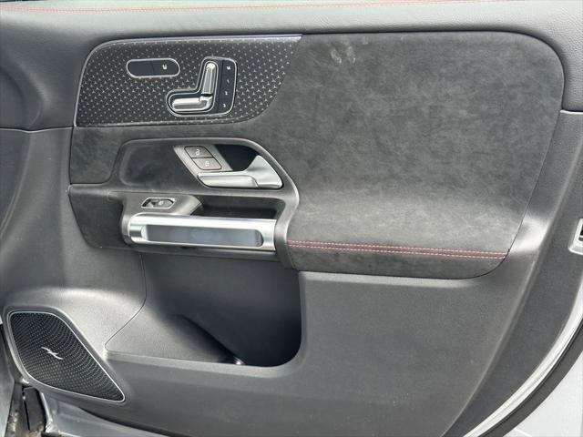 new 2025 Mercedes-Benz GLB 250 car, priced at $58,060