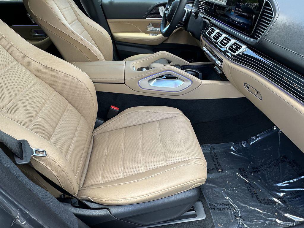 new 2025 Mercedes-Benz GLS 580 car, priced at $125,455
