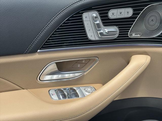 new 2025 Mercedes-Benz GLS 580 car, priced at $125,455