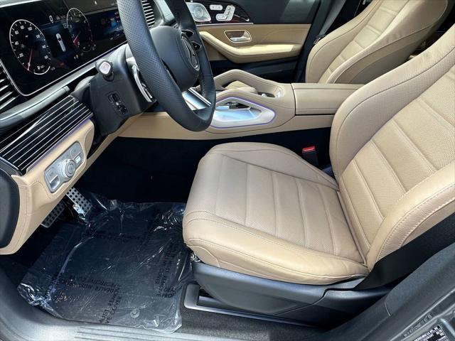 new 2025 Mercedes-Benz GLS 580 car, priced at $125,455