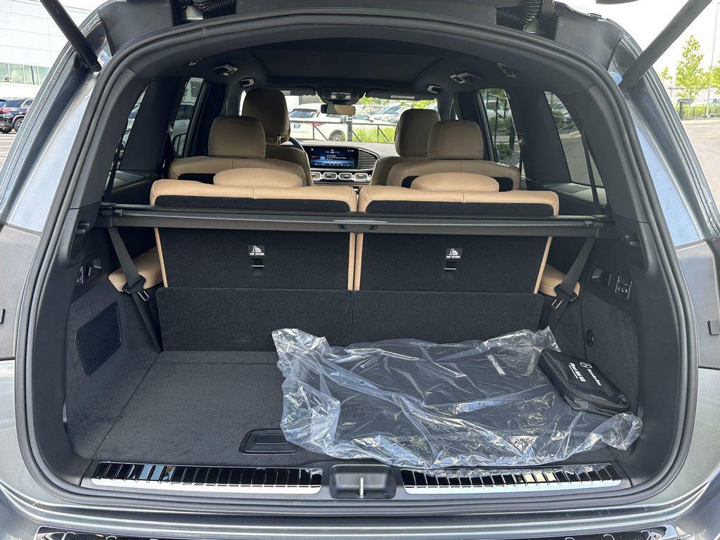 new 2025 Mercedes-Benz GLS 580 car, priced at $125,455