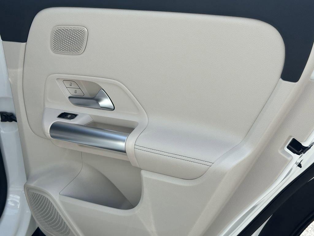 new 2025 Mercedes-Benz GLA 250 car, priced at $48,795